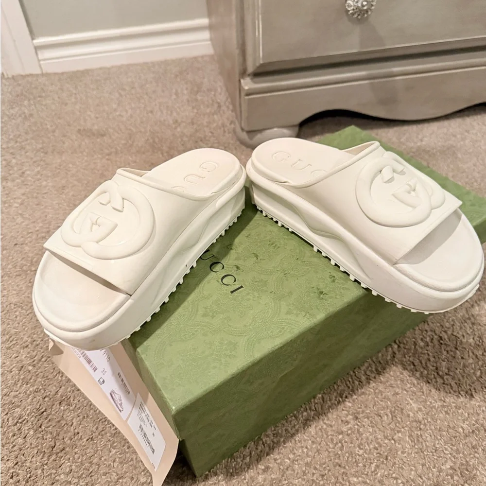 Gucci Cream Embossed Logo Slides - Picture 4 of 4
